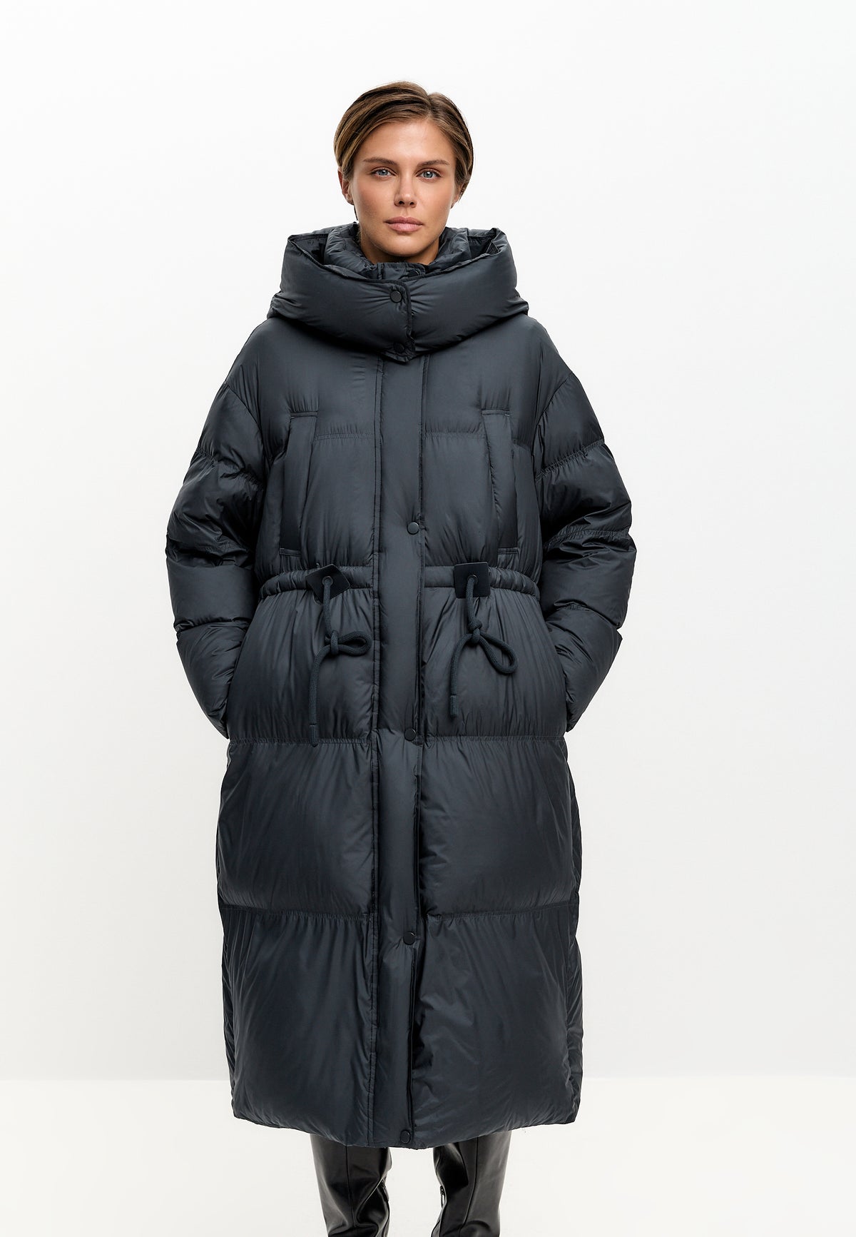 Oversize Daunen-Steppmantel mit Kapuze – Dunkelblau