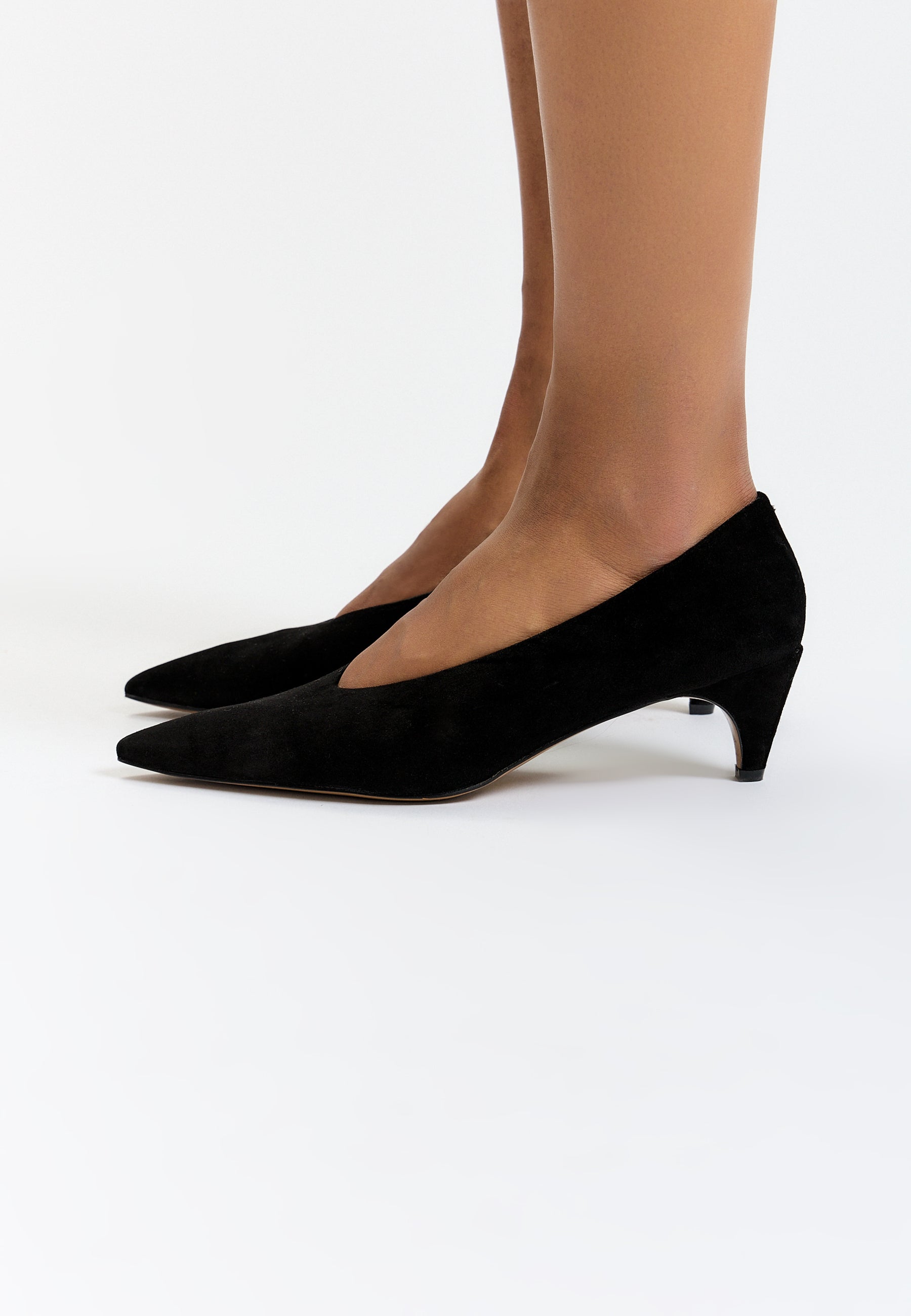 Velvet Curve Pumps - Black