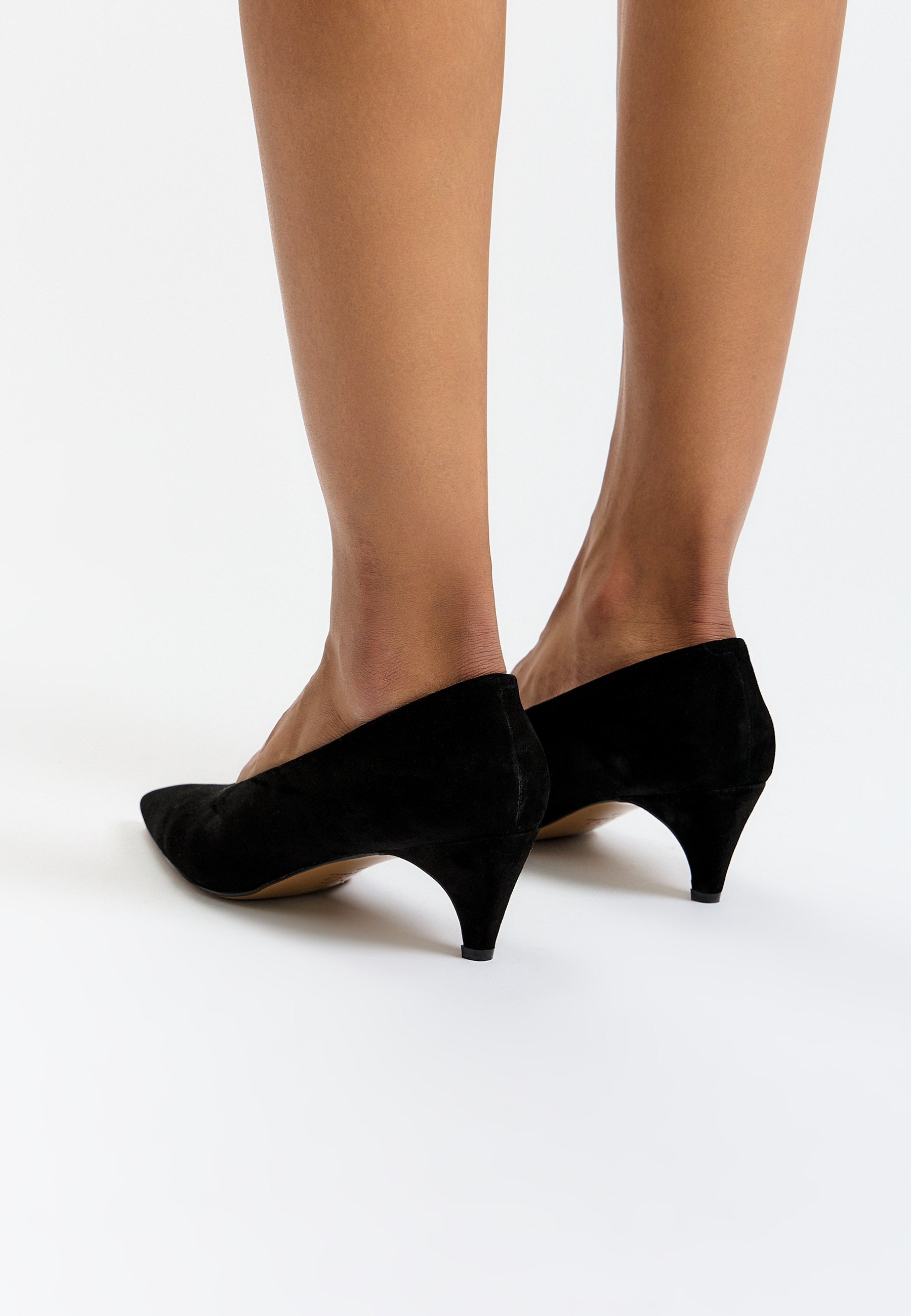 Velvet Curve Pumps - Black