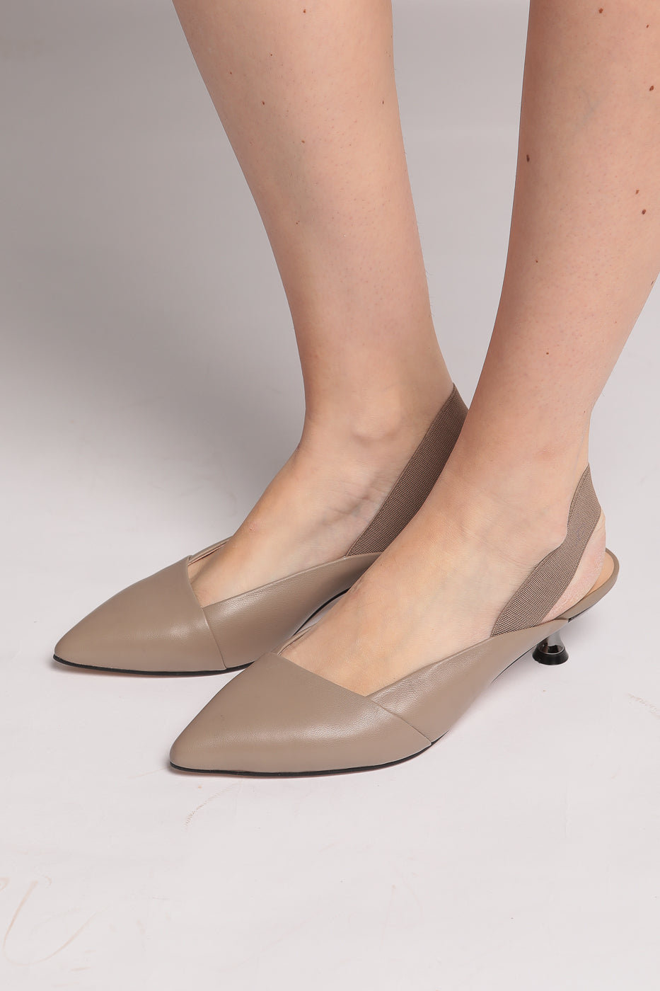 Slingback pumps i læder – Beige