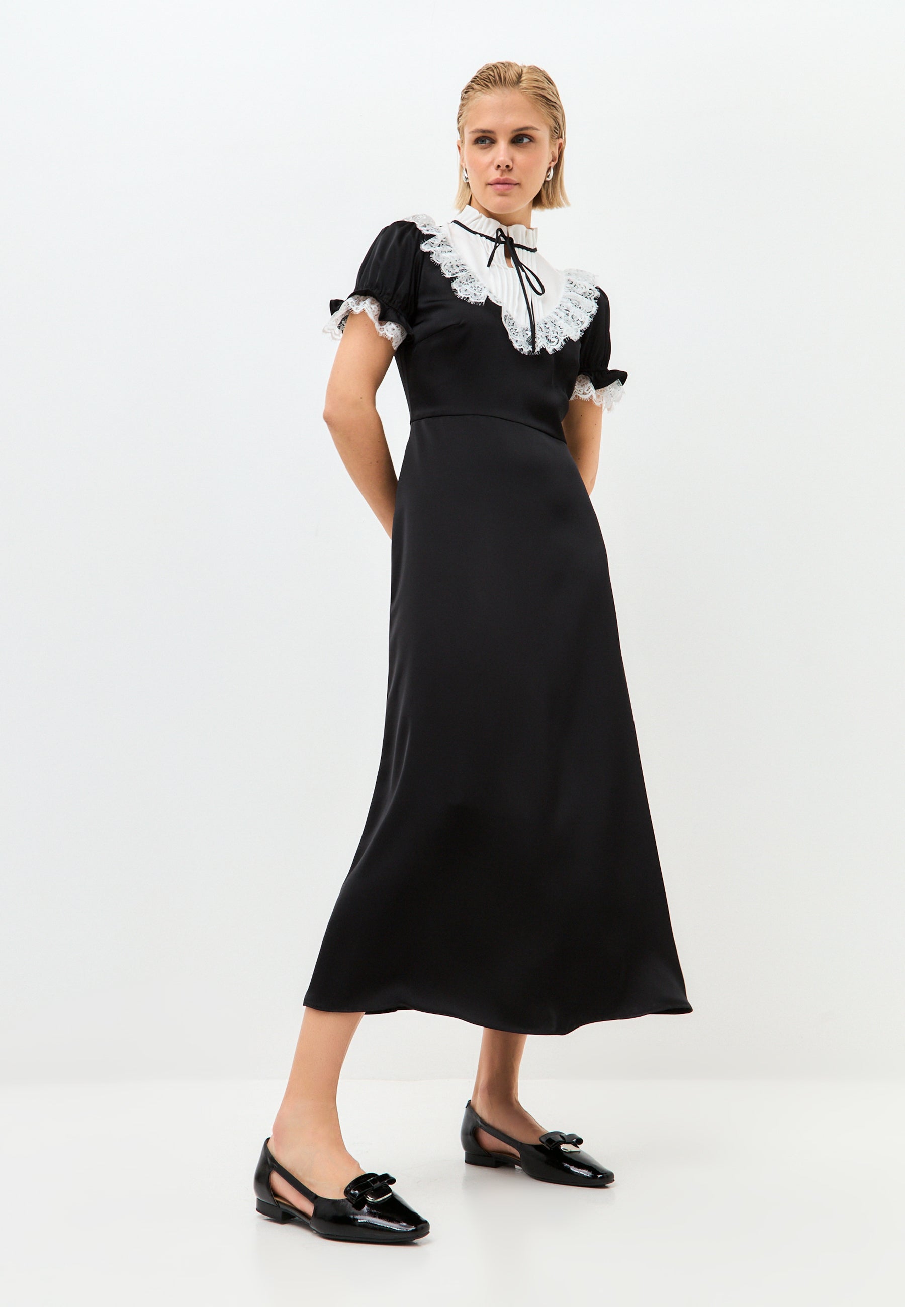 Refined Elegance Cutout Flats - Black