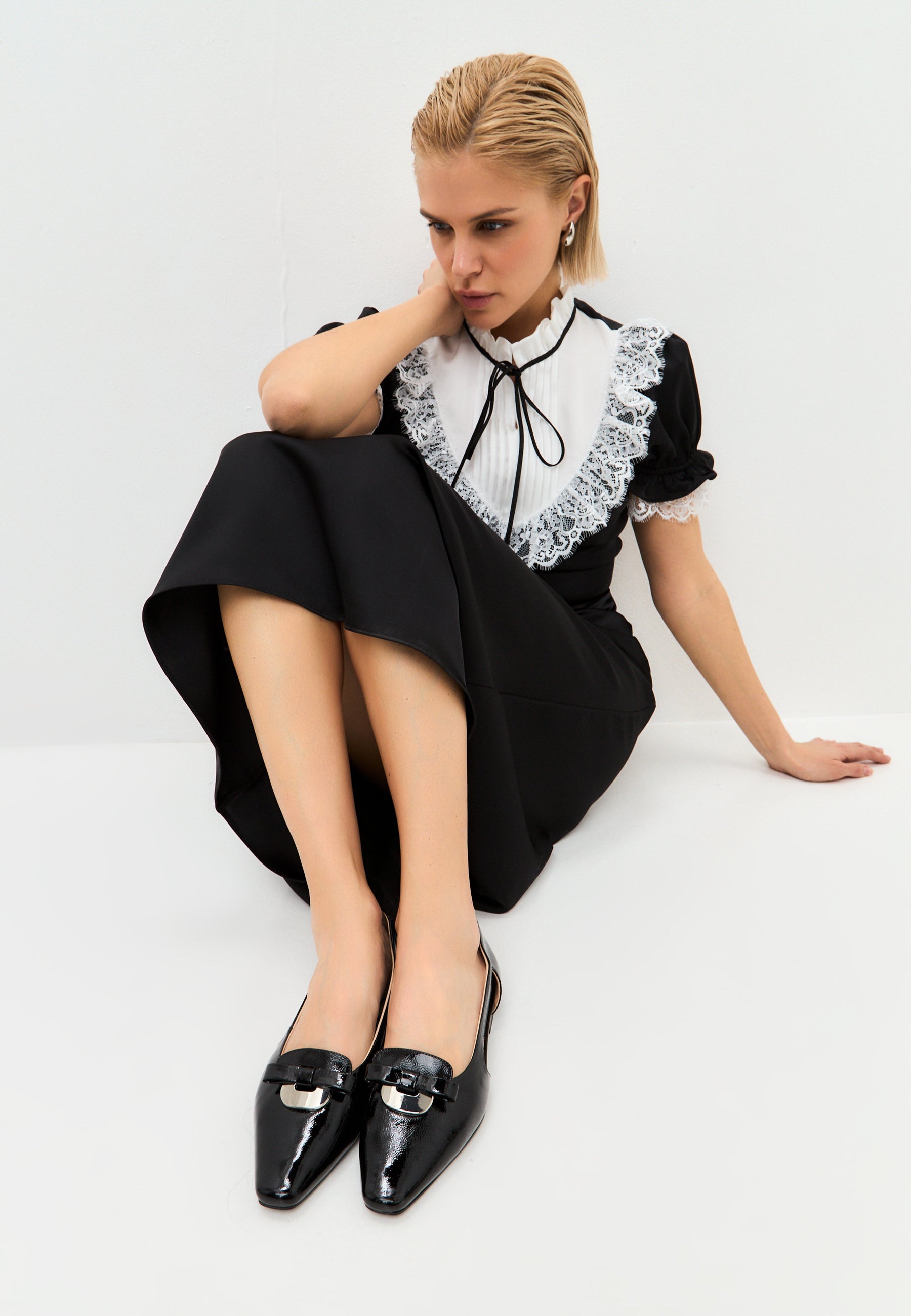 Refined Elegance Cutout Flats - Black