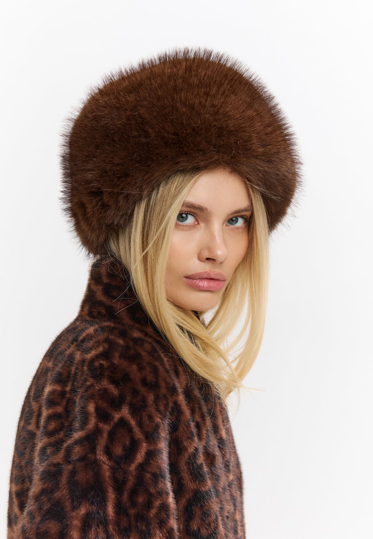 Gorro de invierno de piel sintética – Marrón