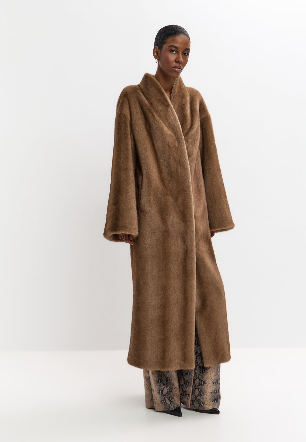 Abrigo Noir Luxe – Topo