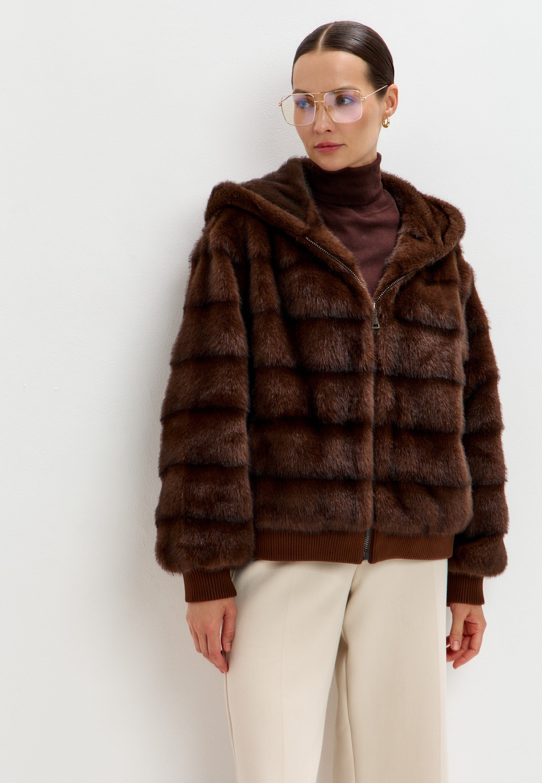 Chaqueta de piel sintética con capucha – Marrón