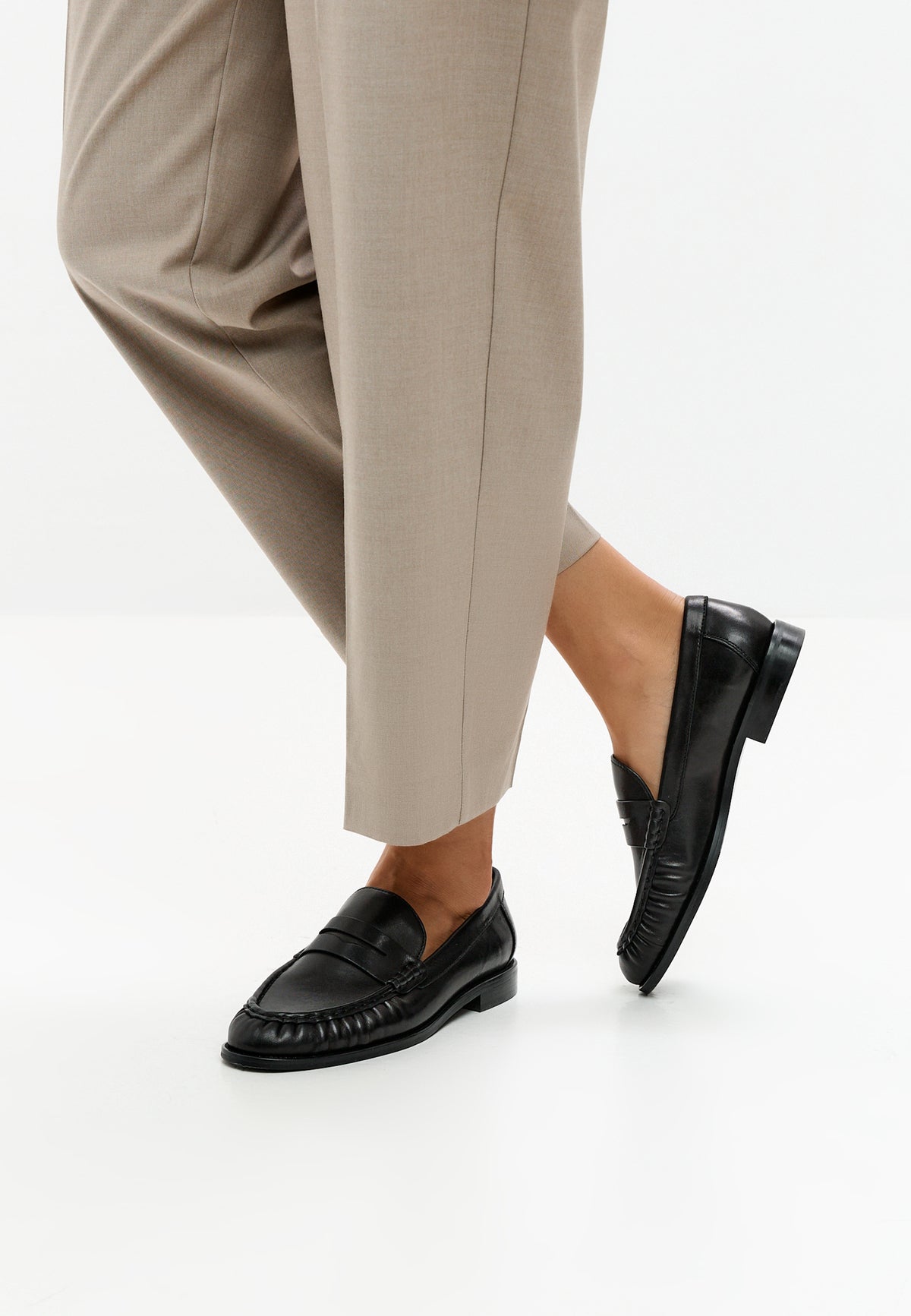 Refined Classic Penny Loafers – Black