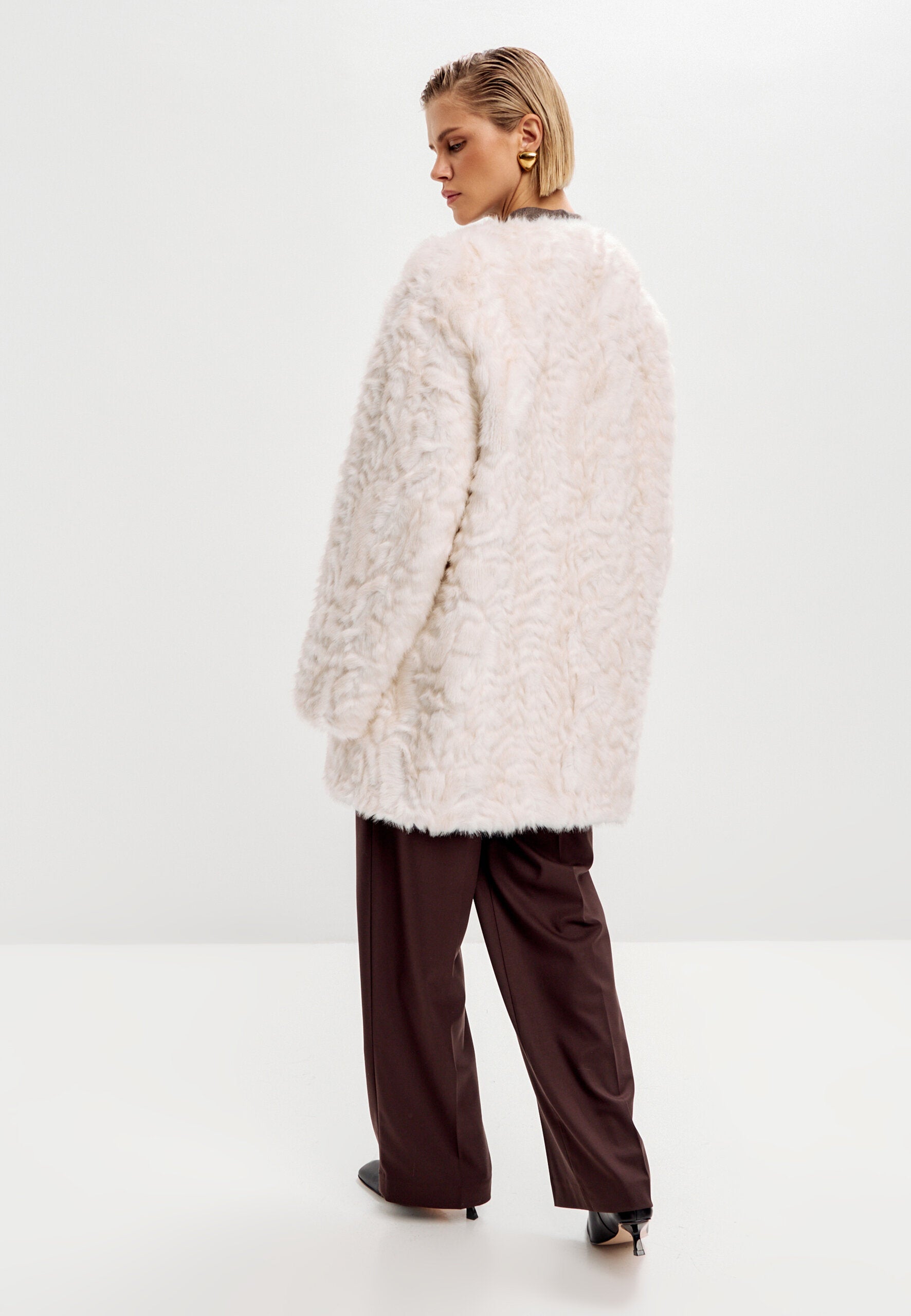 Milky Faux Fur Coat – Oversized Winter Elegance