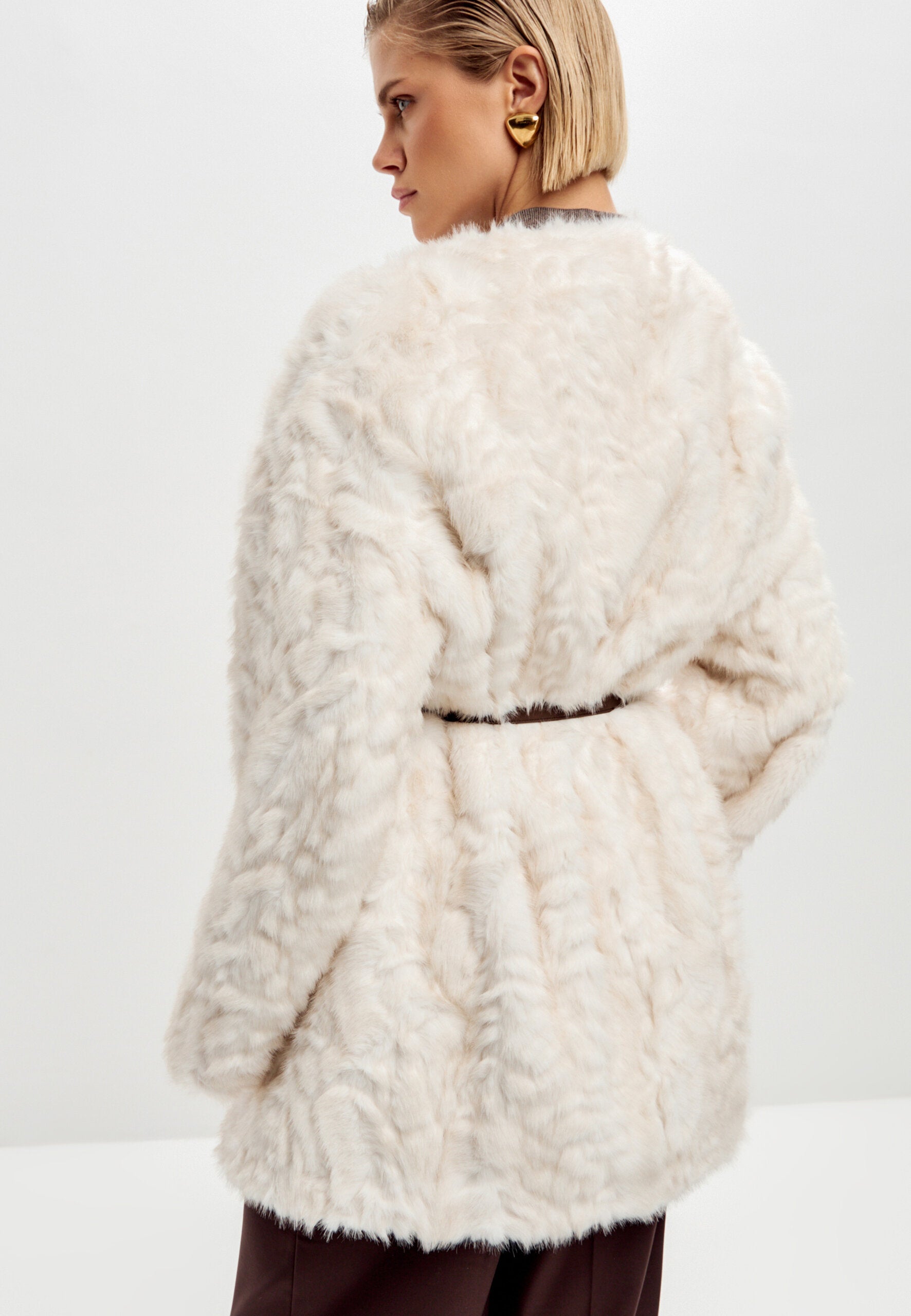 Milky Faux Fur Coat – Oversized Winter Elegance