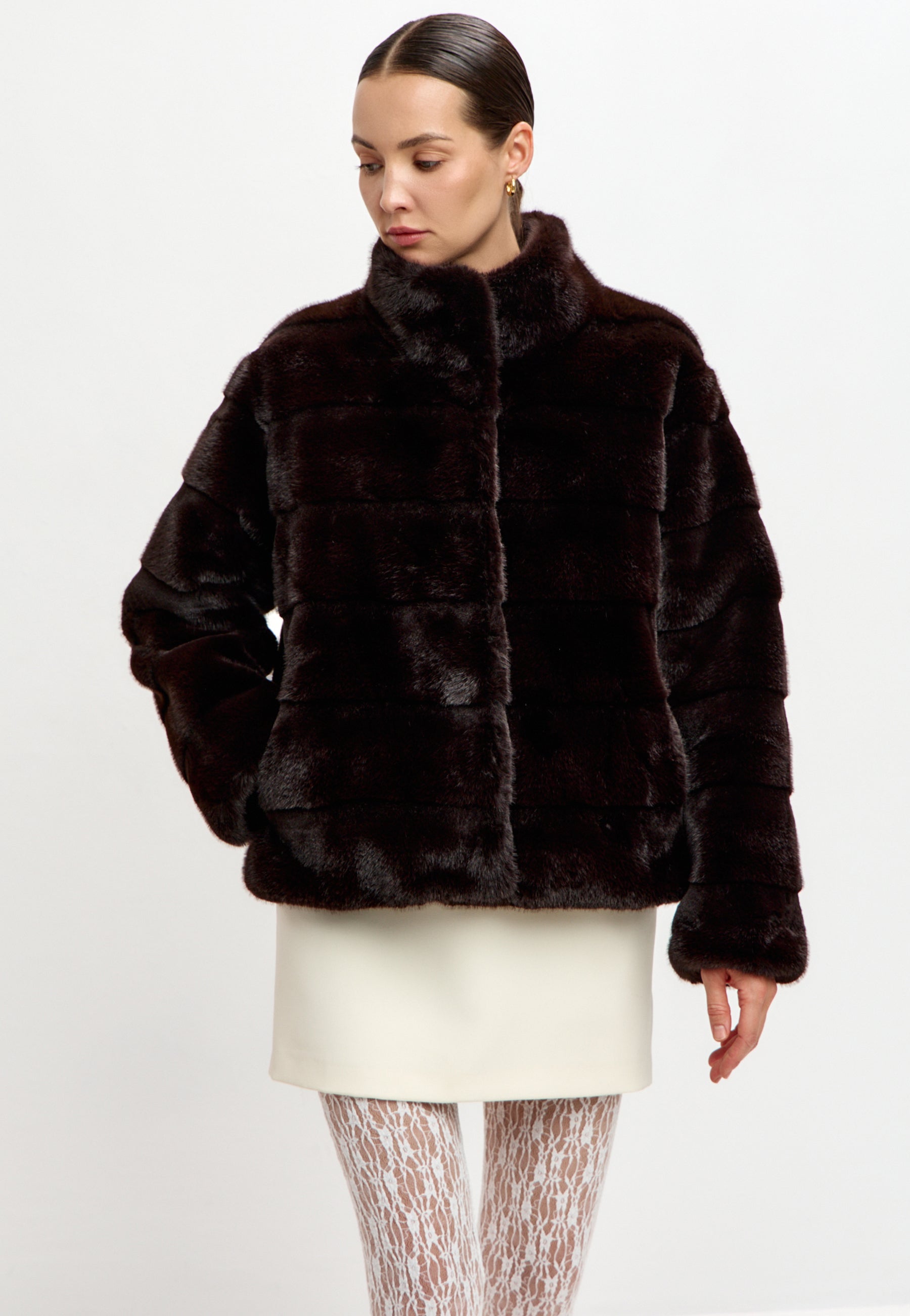 Jacke aus Kunstfell mit Turtle-Kragen – Schokolade