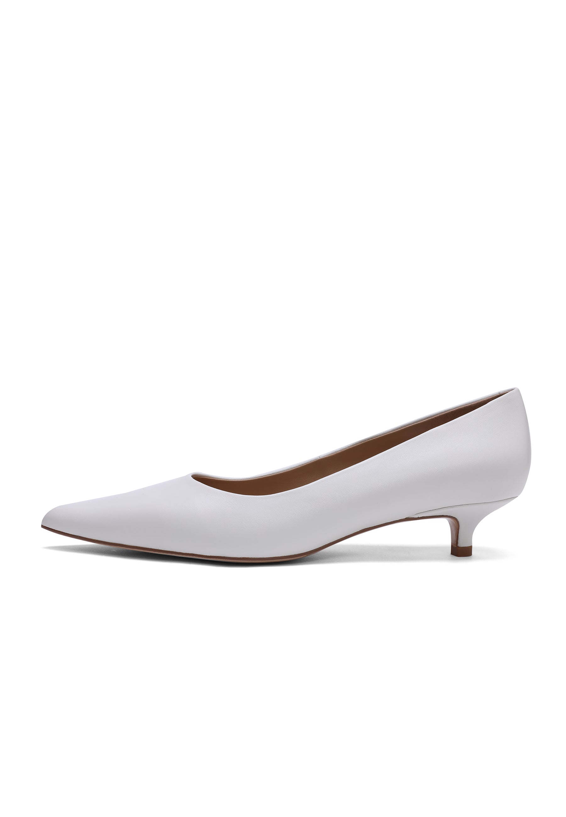 Czółenka z wąskim noskiem na niskim obcasie (kitten heel) – biały
