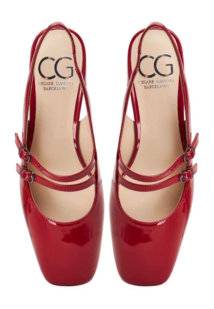A trendy pair of Slingback Block Heels in vibrant Red, featuring the stylish Pumps Mar y Sol design for fashionable women's pumps and footwear enthusiasts.