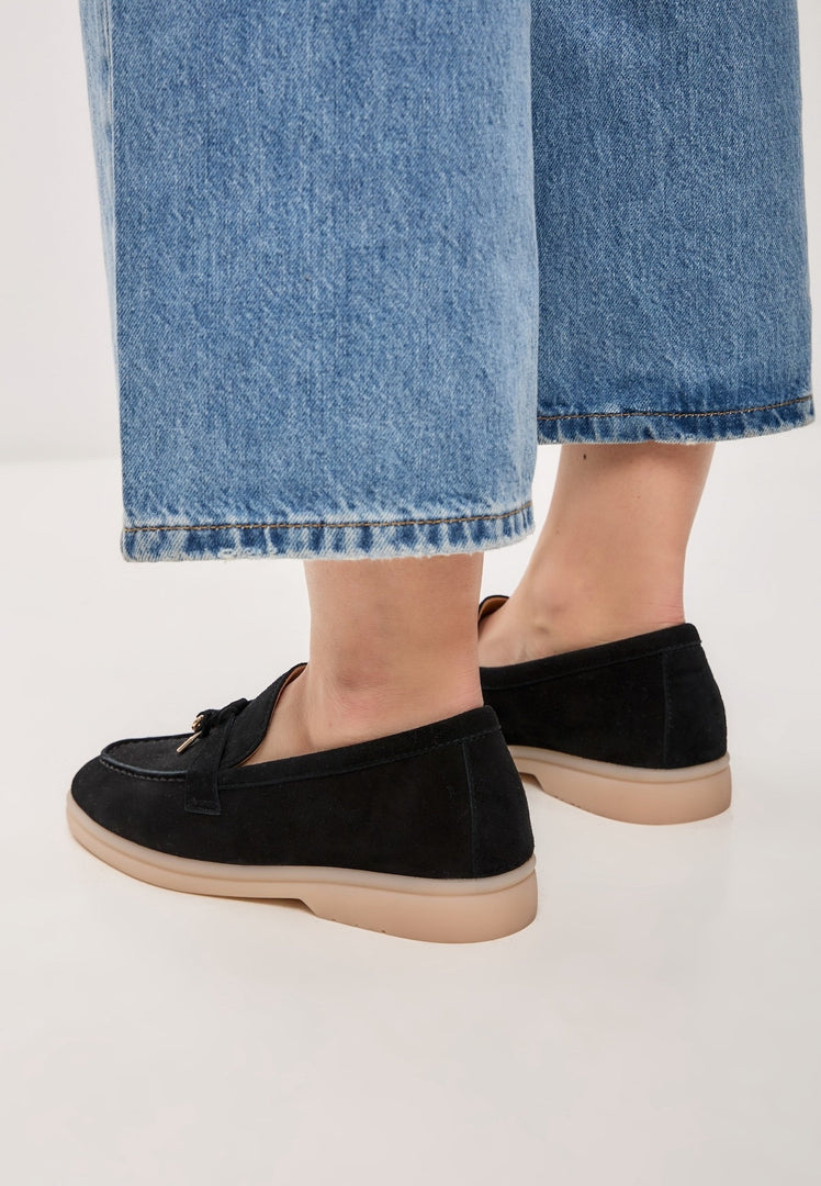 Stylish black Aurelia platform moccasins, chic women's black leather shoes for a trendy look.
