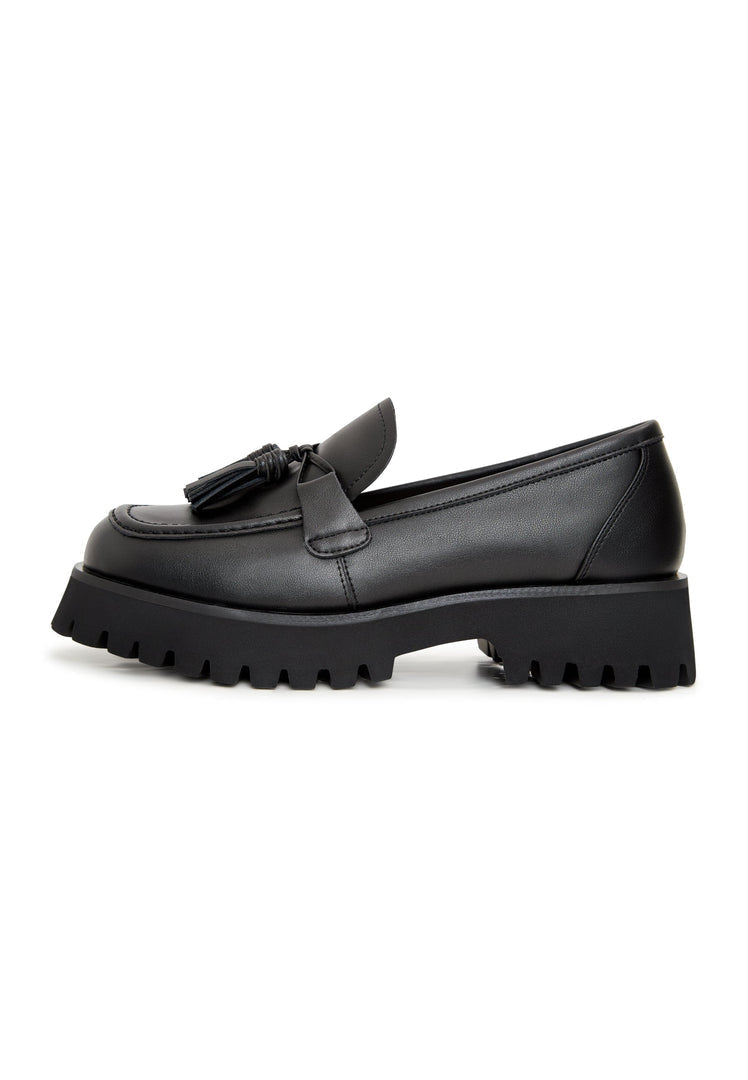 A stylish pair of black platform loafers, these Ksenia platform loafers are the perfect blend of women's platform shoes and black casual loafers with a chunky sole for added flair.
