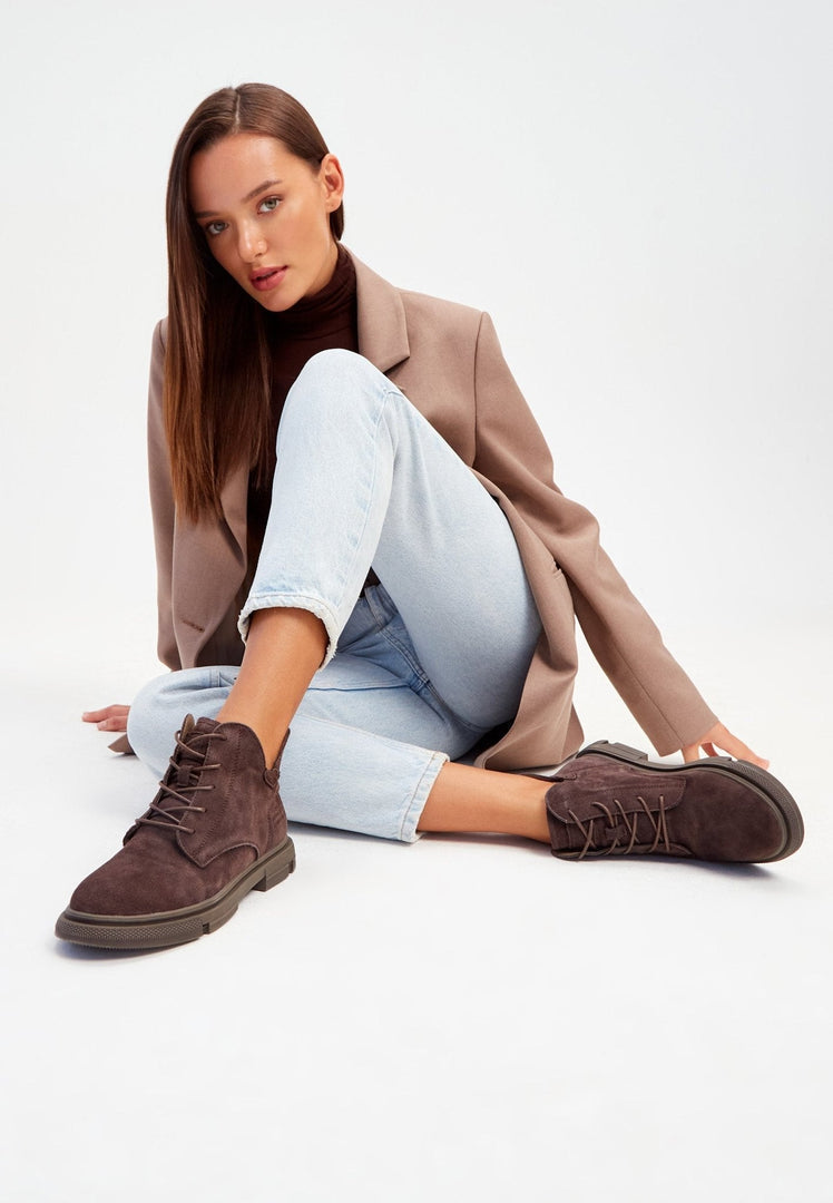 A pair of trendy, stylish flat sole ankle boots, perfect for casual comfort and everyday wear.
