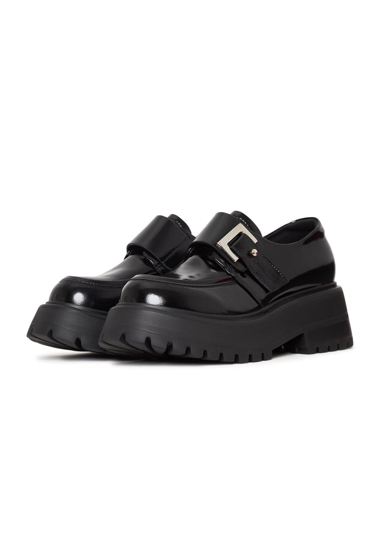 A stylish pair of black leather loafers, suitable for both men and women, perfect as leather slip-on shoes for any occasion.