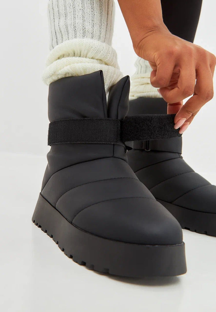 Stay stylish and warm this winter with these black urban winter boots featuring a cozy wool lining.