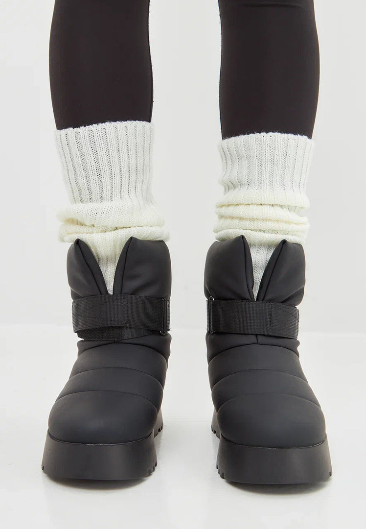 A pair of stylish black urban winter boots with cozy wool lining, perfect for keeping your feet warm and fashionable in the cold weather.