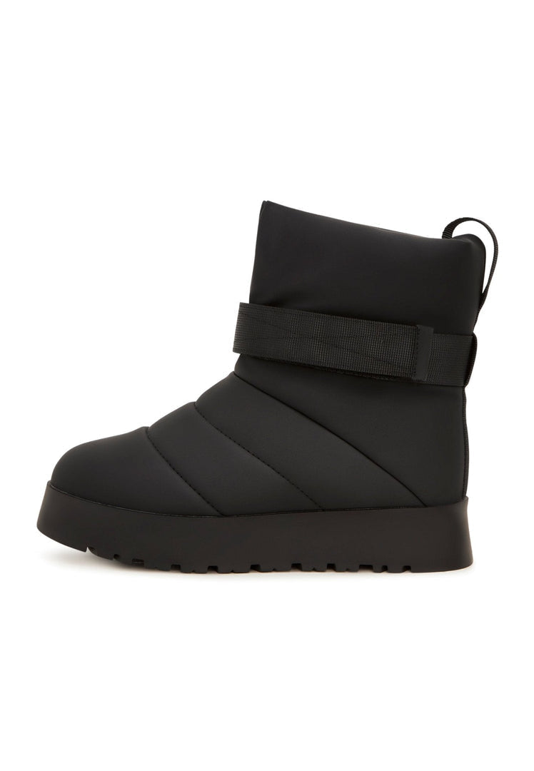 Stay warm and stylish this winter with these black wool-lined urban boots featuring a cozy wool lining for extra comfort and warmth.