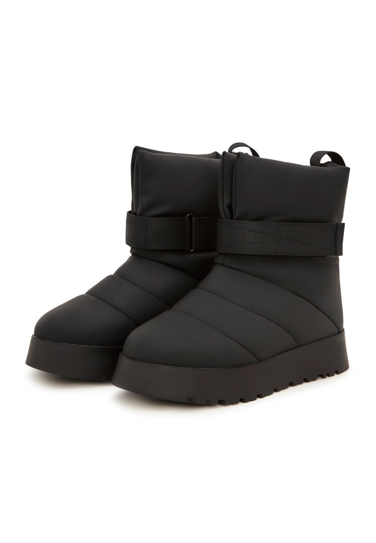 Stay warm and stylish in these black wool-lined urban winter boots featuring cozy wool lining for ultimate comfort in the cold weather.