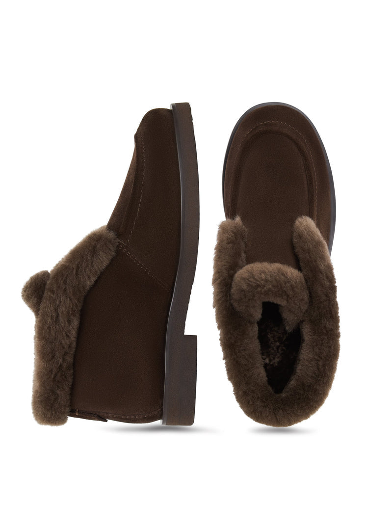 Stay cozy all winter long in these stylish brown suede fur-lined Gerda boots - the perfect choice for fashionable and warm winter footwear.
