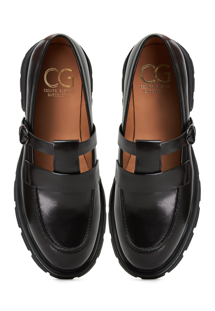 Pair of stylish women's leather platform loafers in a trendy marina style, perfect for everyday wear.