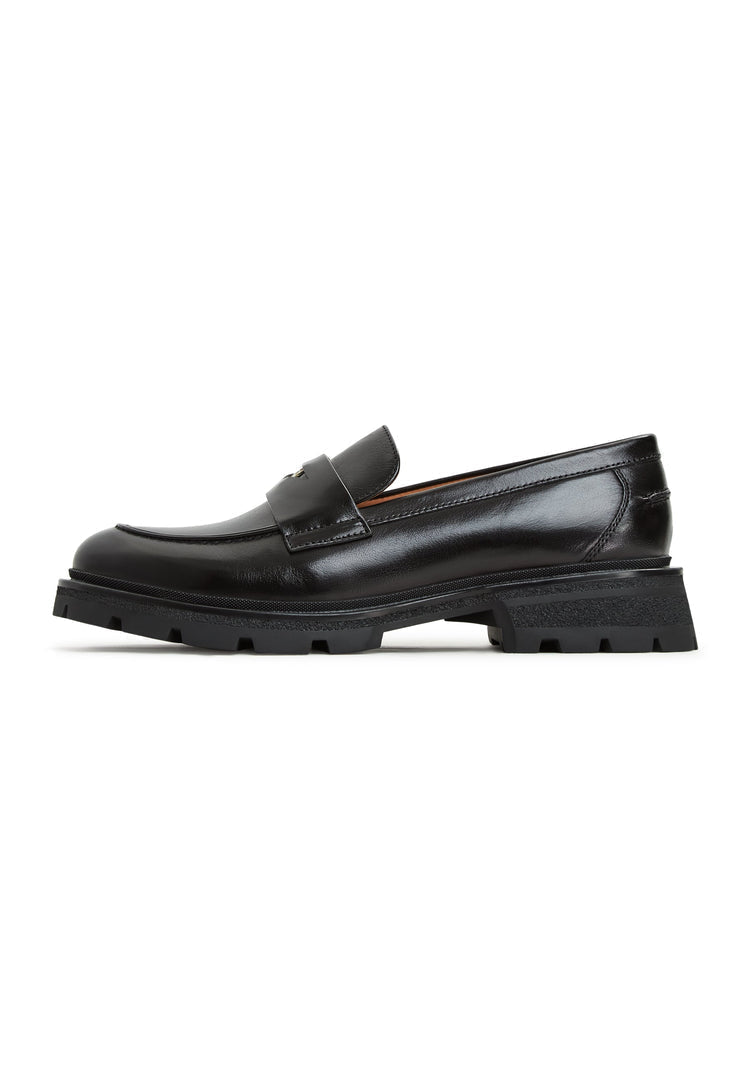 A stylish pair of Mariana black leather loafers with a platform sole, perfect for women's footwear fashion.