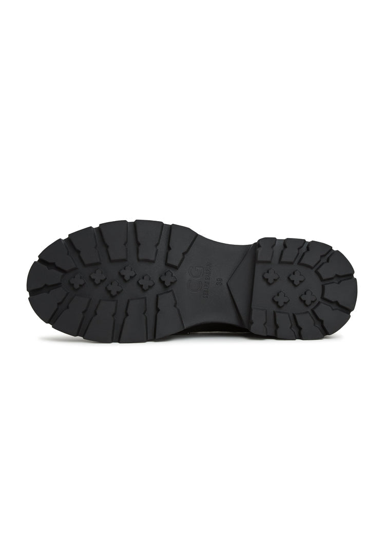 A stylish pair of Mariana black leather platform loafers for women, perfect for chic and comfortable footwear.