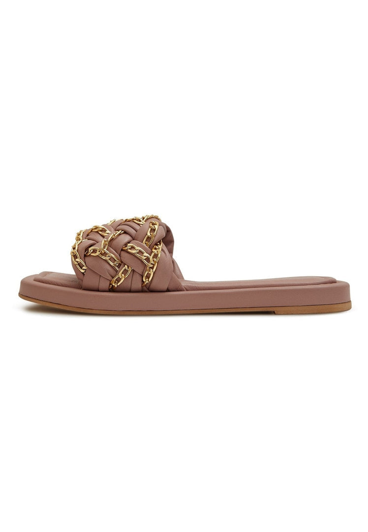 A fashionable pair of women's beige chain leather sandals, perfect for adding style and sophistication to any outfit.