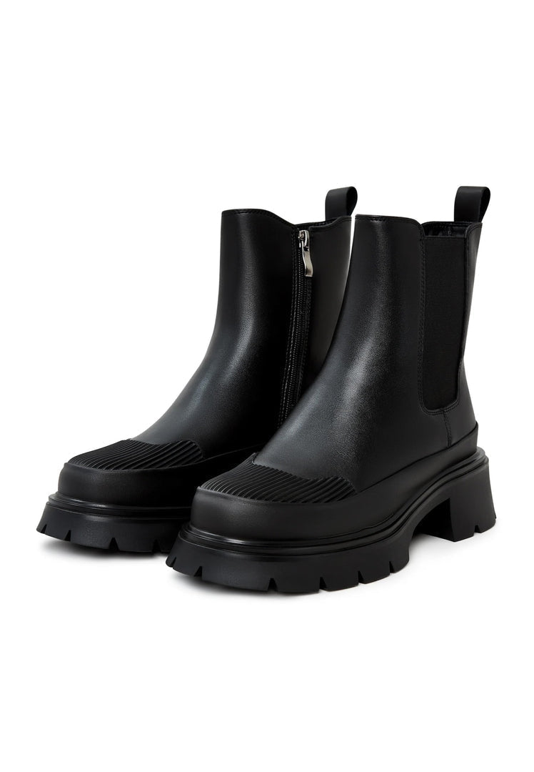 A stylish pair of black urban ankle boots for women, featuring a platform design, perfect for fashion-forward individuals looking for trendy footwear.