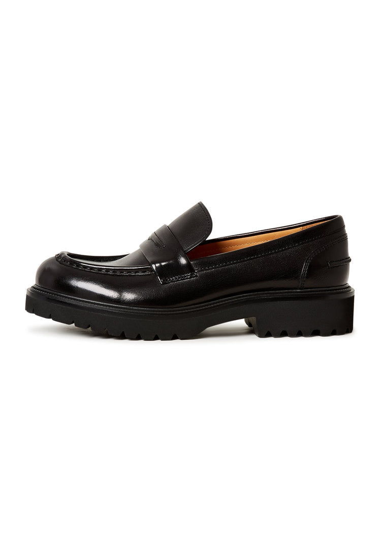 A stylish pair of black leather loafers, the Dennise loafers - a perfect choice for men's leather shoes collection.