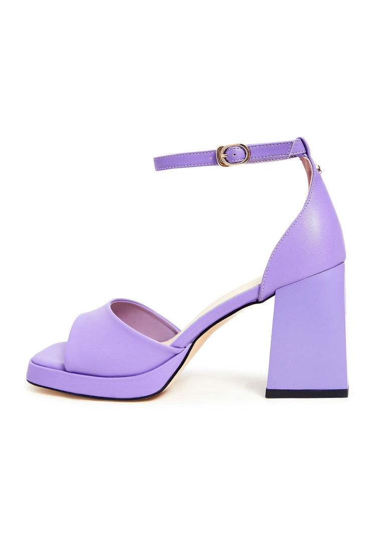 Get your feet summer-ready with these classic open toe high heel sandals in a gorgeous lilac shade. Buy these stunning lilac high heel sandals online now!