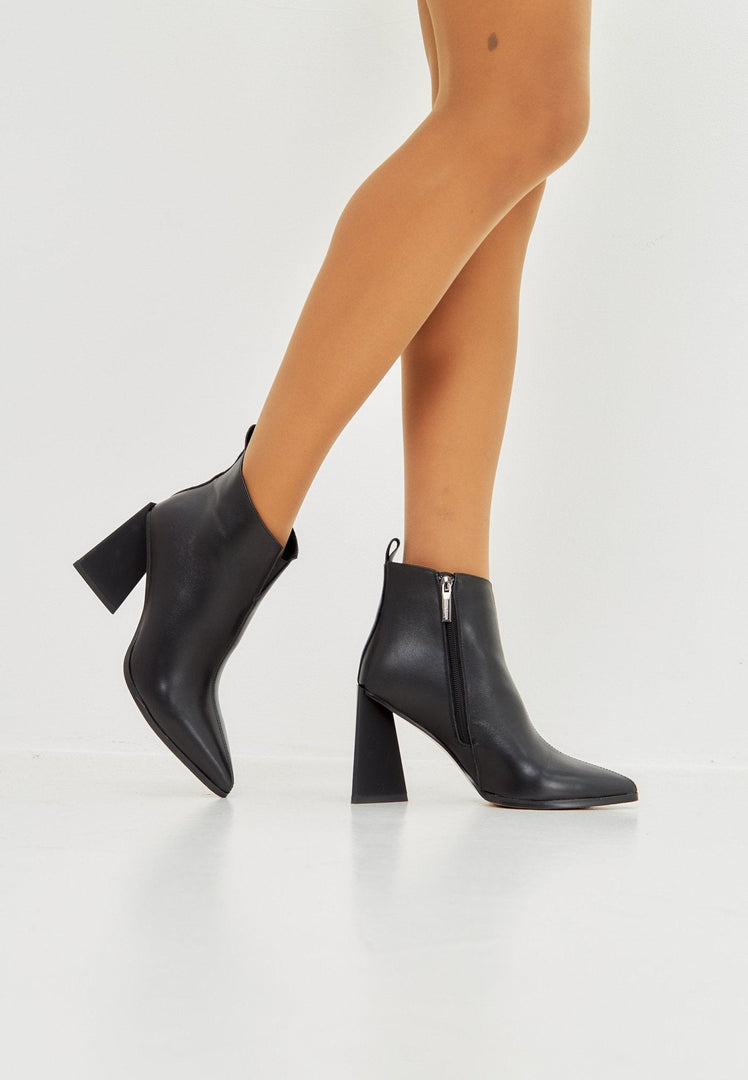 A chic pair of black pointed toe ankle boots with block heels, made of stylish leather for a fashionable look.