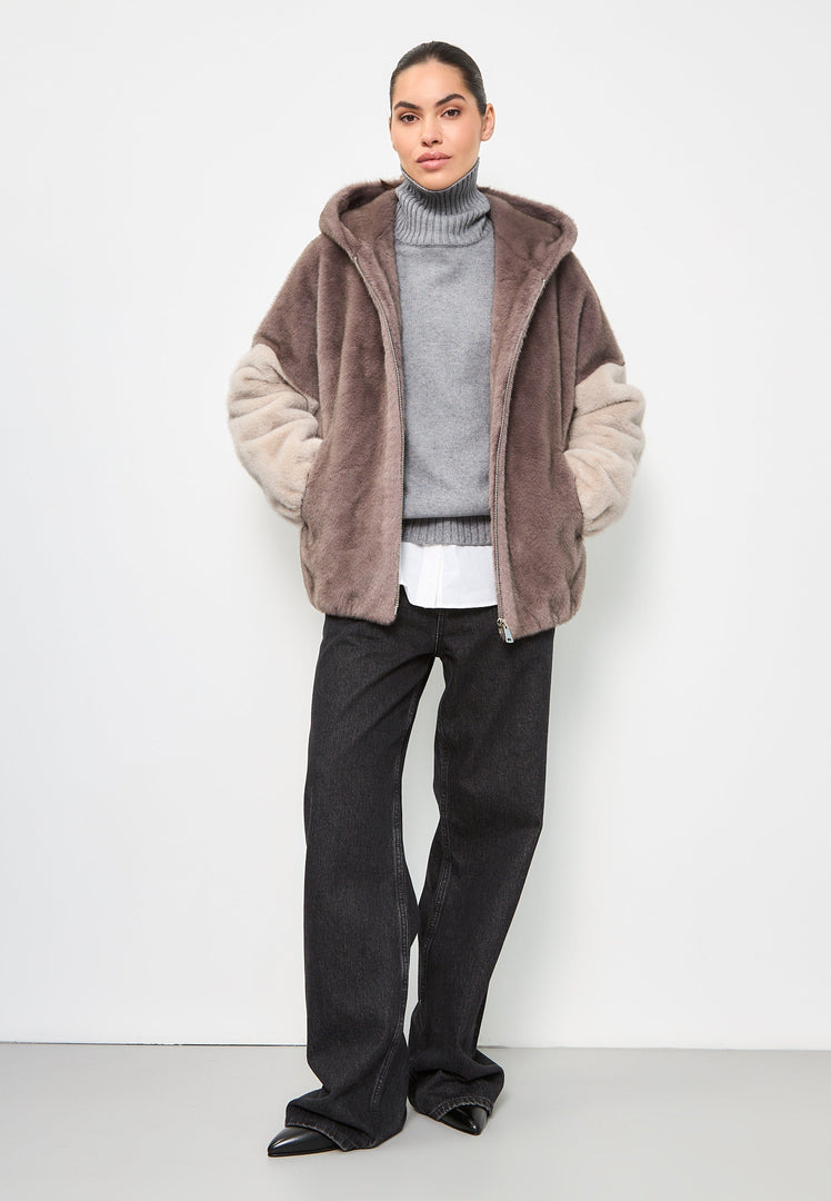 Stay warm and stylish this winter with the Reyna faux fur jacket in brown. This hooded faux fur jacket is a must-have in women's fashion.
