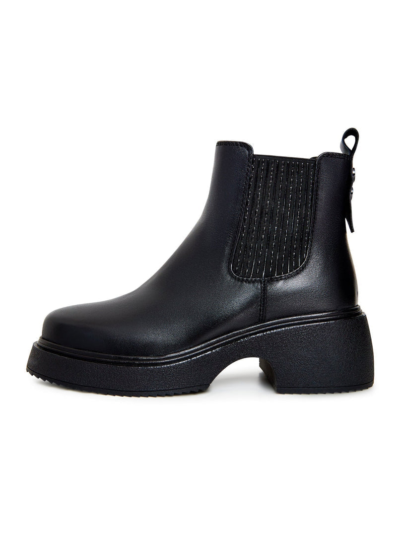 A trendy pair of women's leather platform ankle boots in black, featuring high heels - fashionable and versatile!
