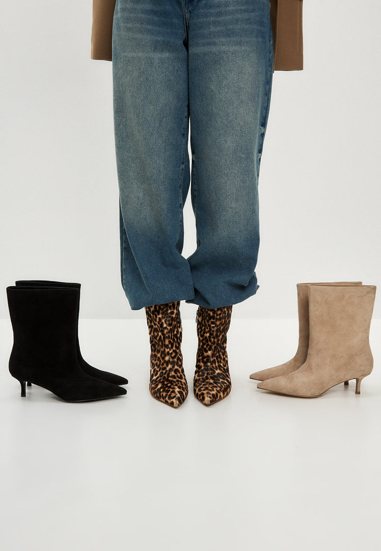 A pair of stylish women's ankle boots featuring classic design in Regina beige color, a must-have for any fashion-forward wardrobe.