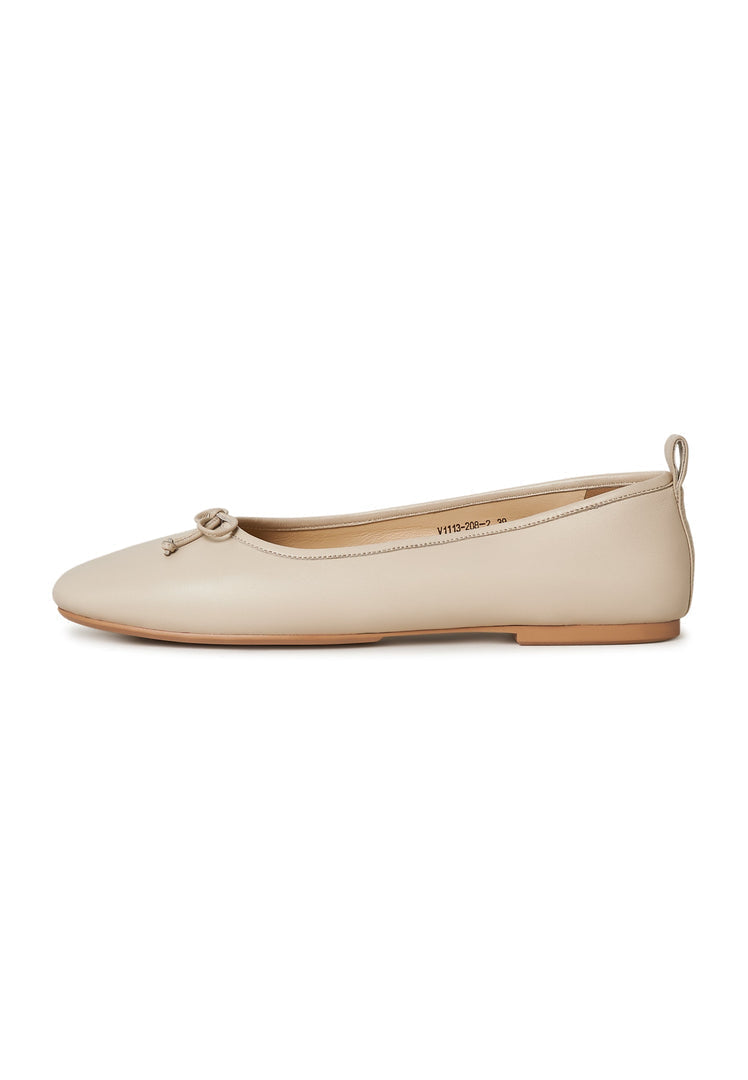 A pair of elegant ivory leather ballerinas for women, perfect as slip-on dress shoes or ballet flats.