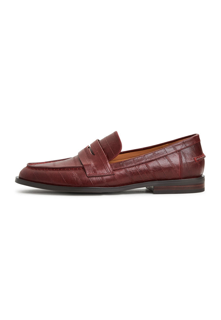 A stylish image featuring a collection of women's loafers and block heeled shoes in trendy Bordeaux colors, perfect for the fashion-forward lady looking for fashionable heels.