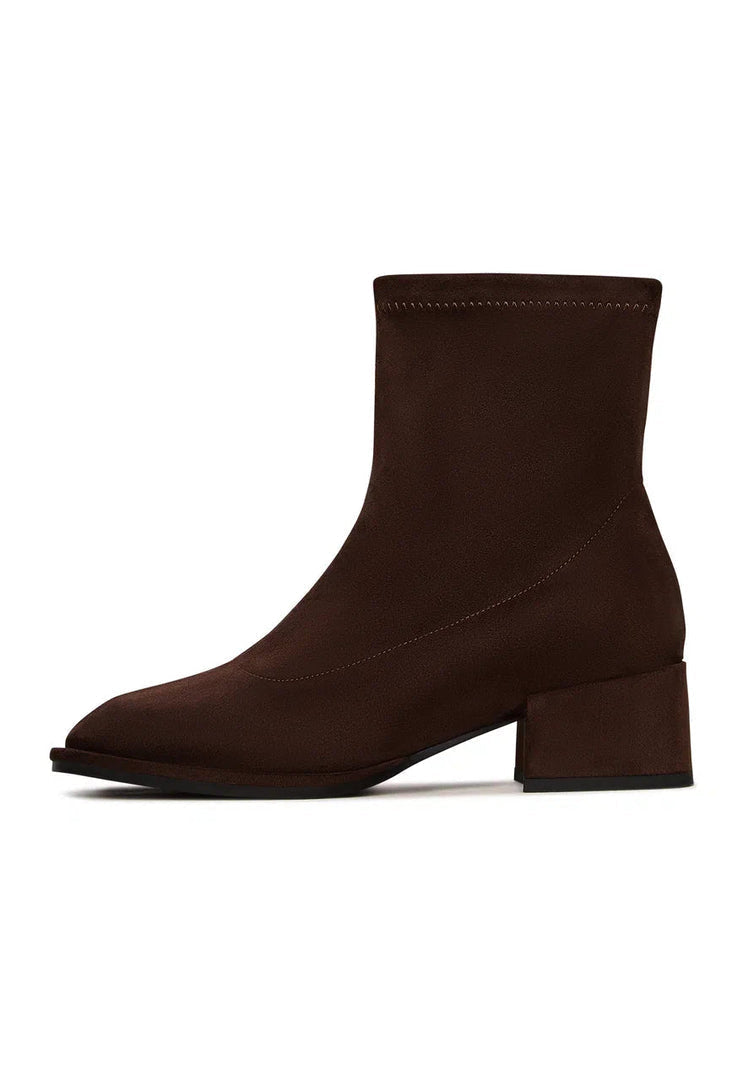 A stylish pair of men's brown leather ankle boots by Aquila boots.