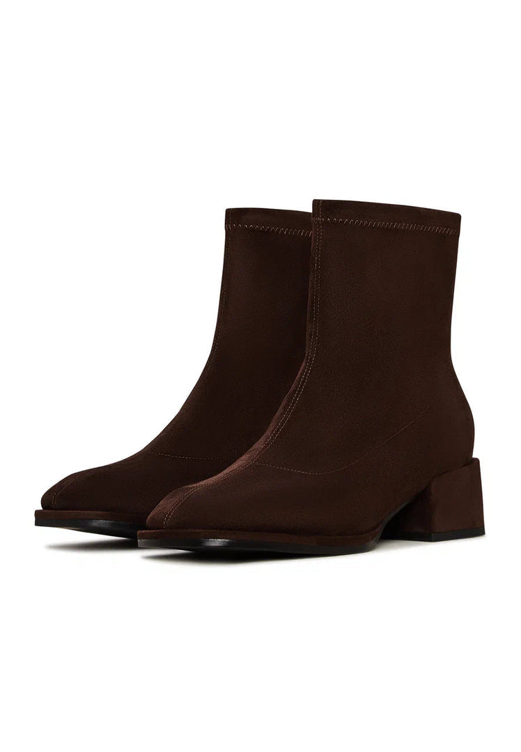 A stylish pair of men's brown leather ankle boots by Aquila, perfect for any occasion.