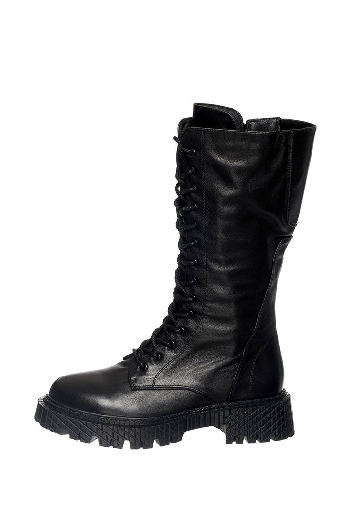 A pair of high-laced combat boots perfect for military style and tactical situations, ideal combat-ready footwear with a high-top design for battle-ready confidence.
