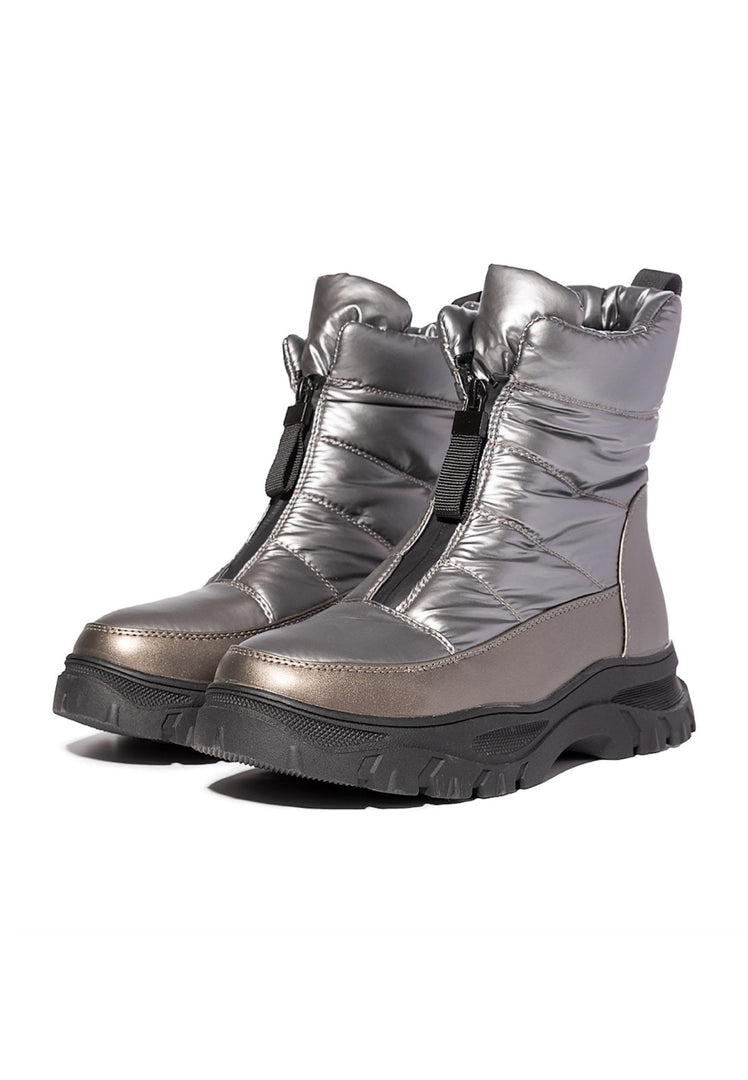 A pair of stylish silver winter boots, ideal for the cold weather with their insulation for snowy days.