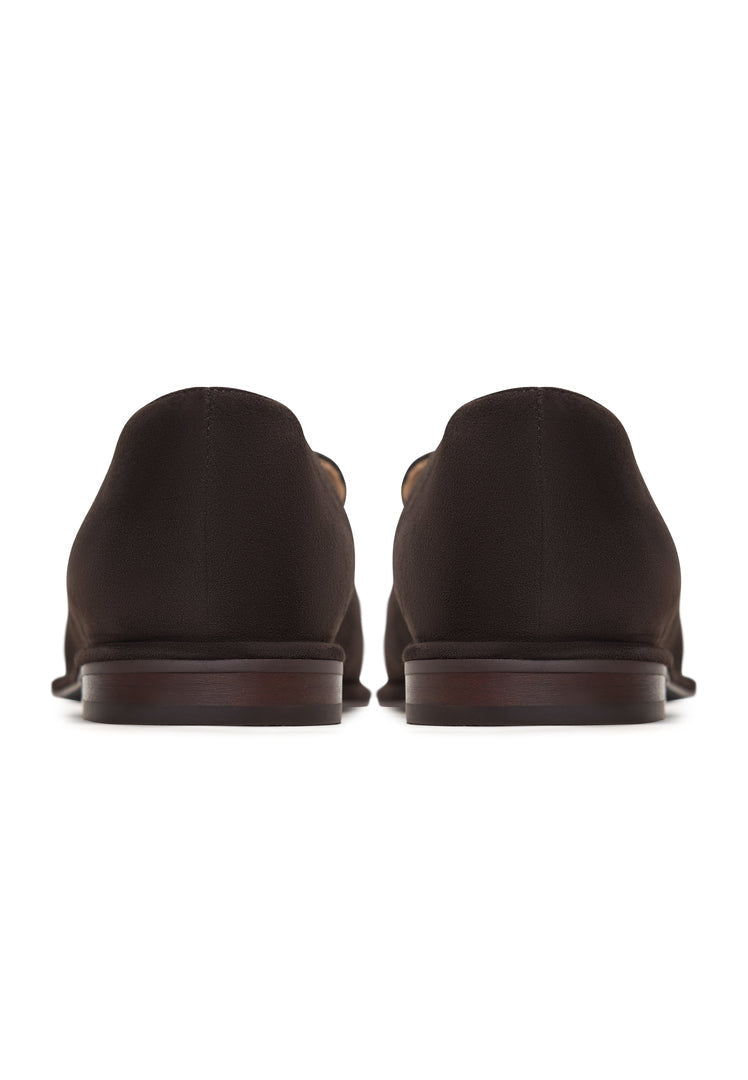Stylish and comfortable brown suede Clau loafers with a platform design.