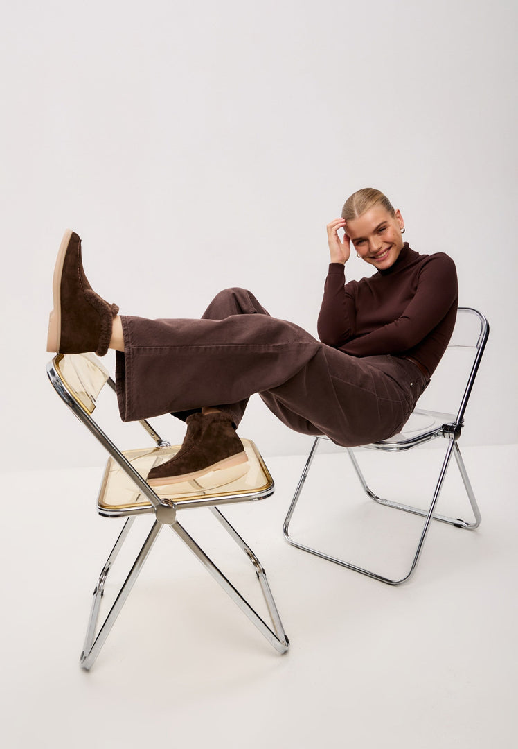 Stay warm and stylish this winter with Antonia brown ankle boots - the perfect choice for women's winter footwear. These ankle boots are not only trendy but also ideal for cold weather, making them a must-have in your wardrobe for the season ahead.