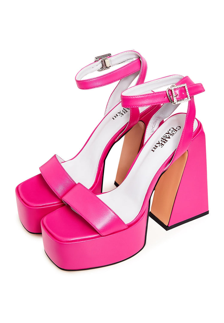 A stylish pair of pink sandals, perfect for adding elevated elegance to your summer outfits. These women's sandals are the ideal choice for chic and comfortable pink footwear this season.