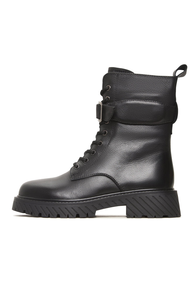 Stay warm and stylish this winter with a pair of rugged lace-up Betty wool insole boots in black - the perfect outdoor footwear choice.