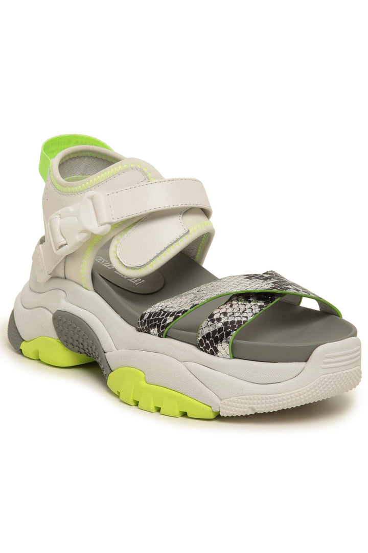 A trendy pair of chunky strap white sandals, perfect for both a casual and sporty look.