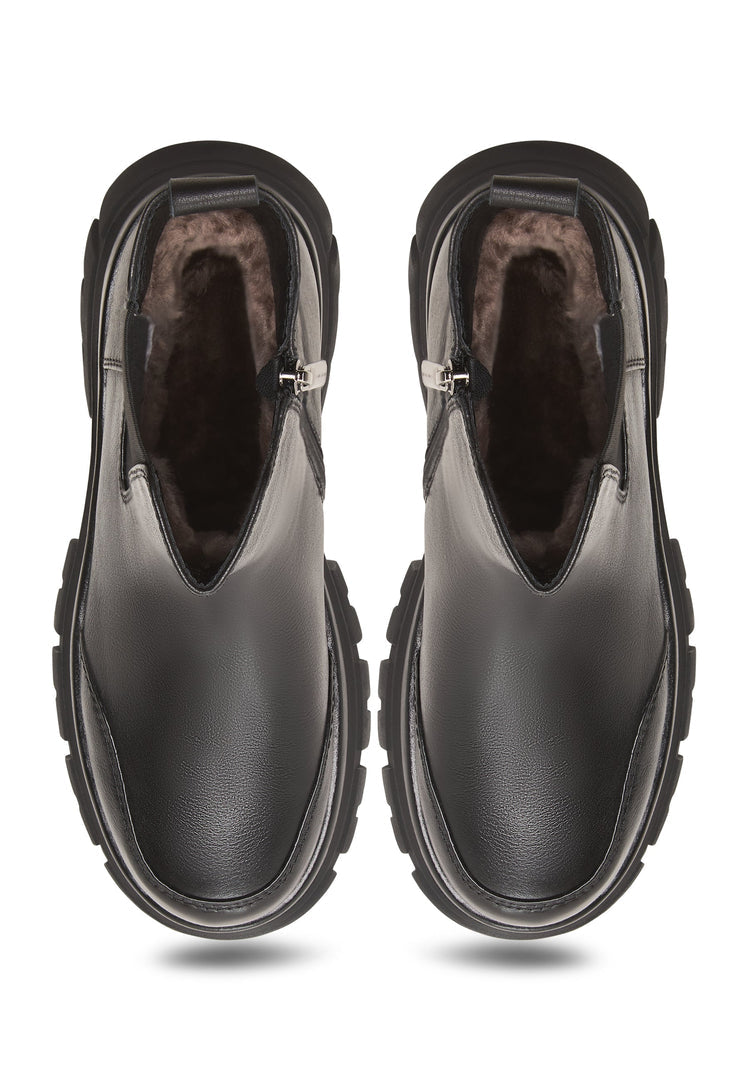A stylish pair of black Göll ankle boots, perfect for any fashion-forward look.