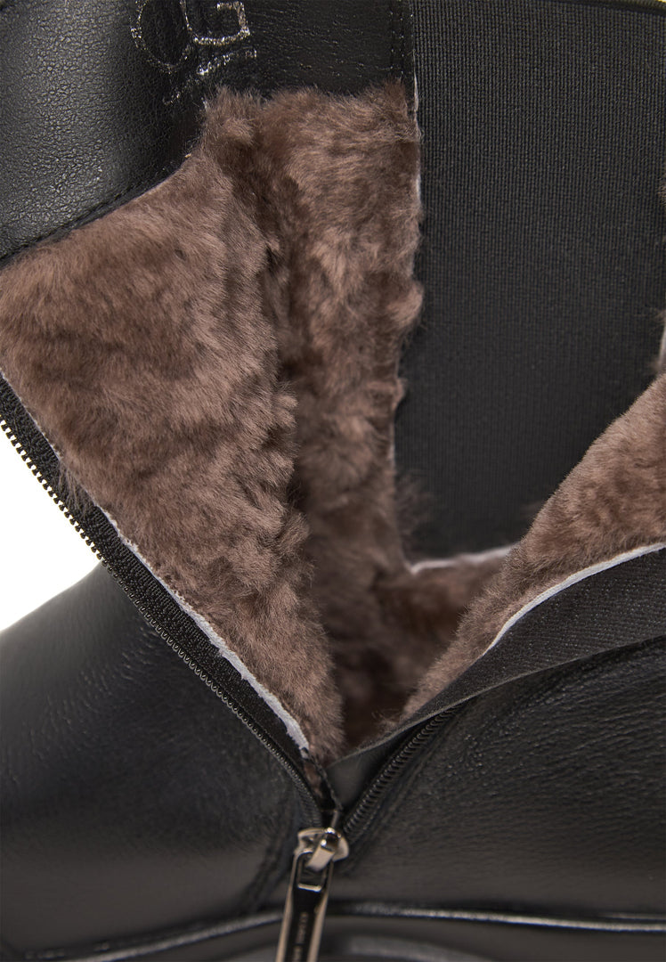 Stylish black ankle boots, featuring the bold and fashion-forward design of the Göll ankle boots.