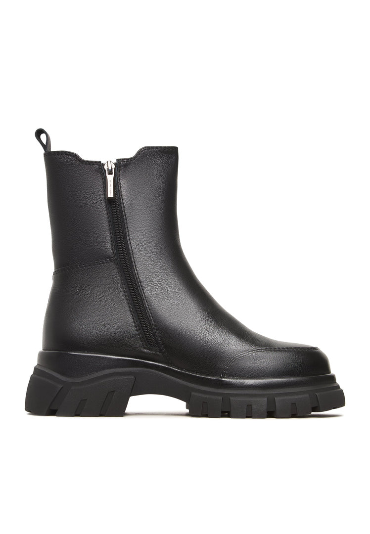 A stylish pair of black Göll ankle boots - the perfect fashion statement.