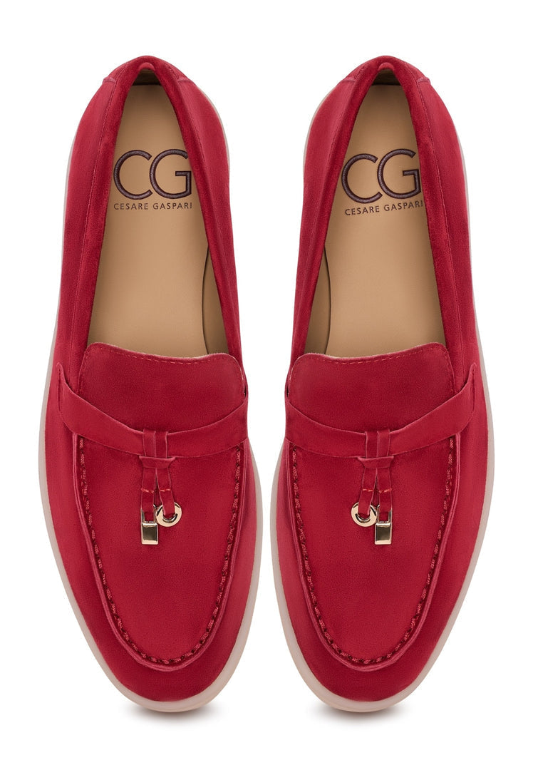 A stylish pair of Bordeaux moccasins by Aurelia Shoes for women, featuring a platform design, perfect for those seeking fashionable moccasins.